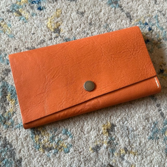 Portland Leather Handbags - NEW 🦄 Portland Leather Rancher Wallet